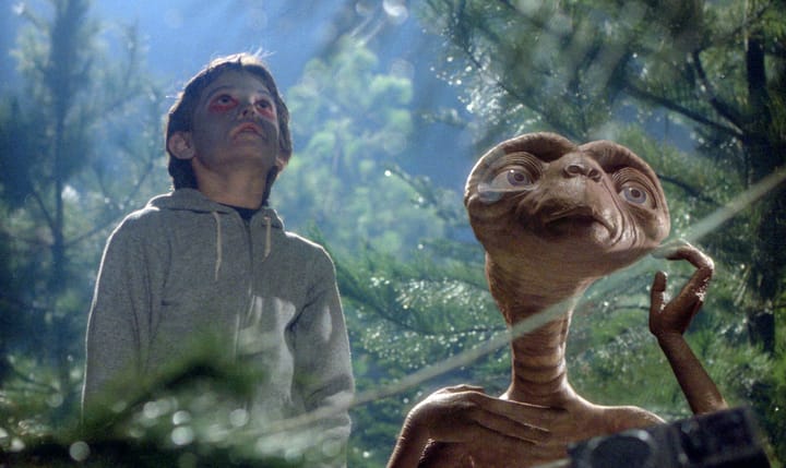 Which sci-fi star filmed a cameo in E.T. that was cut before release?